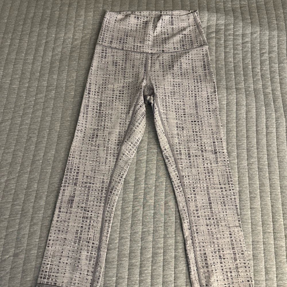 Lululemon Light Gray leggings 21 crop align